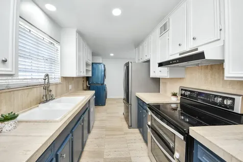 2711 Briarhurst Drive 18 Houston TX 77057