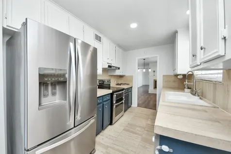 2711 Briarhurst Drive 18 Houston TX 77057