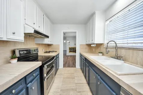 2711 Briarhurst Drive 18 Houston TX 77057