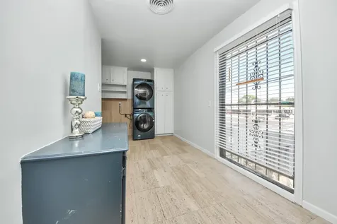 2711 Briarhurst Drive 18 Houston TX 77057