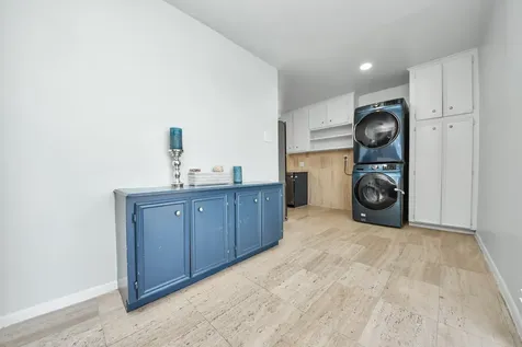 2711 Briarhurst Drive 18 Houston TX 77057
