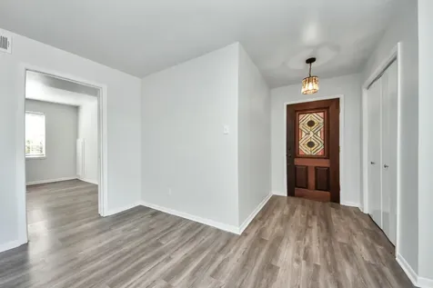 2711 Briarhurst Drive 18 Houston TX 77057