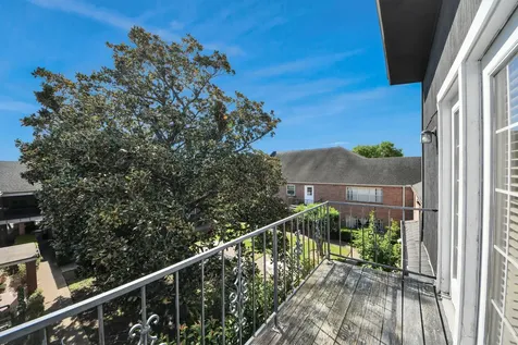 2711 Briarhurst Drive 18 Houston TX 77057