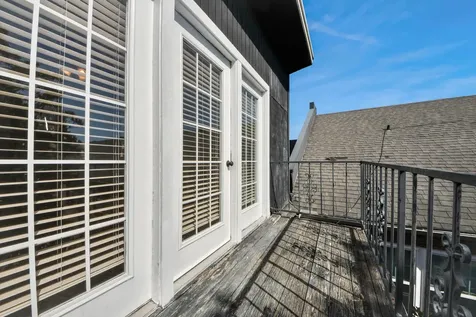 2711 Briarhurst Drive 18 Houston TX 77057