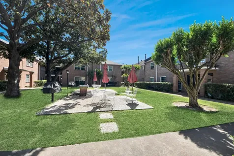 2711 Briarhurst Drive 18 Houston TX 77057