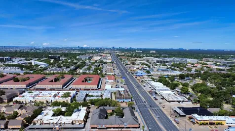2711 Briarhurst Drive 18 Houston TX 77057