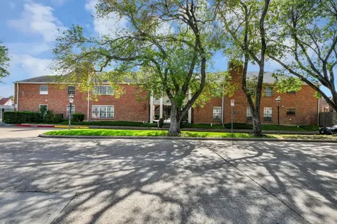 2711 Briarhurst Drive 18 Houston TX 77057