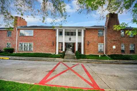 2711 Briarhurst Drive 18 Houston TX 77057