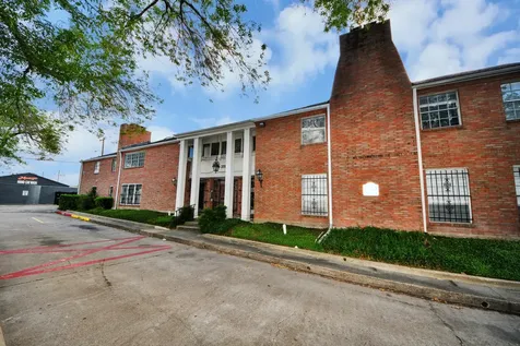2711 Briarhurst Drive 18 Houston TX 77057