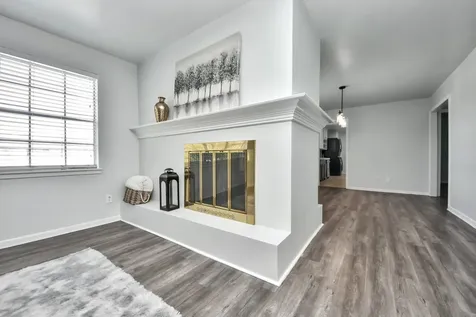 2711 Briarhurst Drive 18 Houston TX 77057