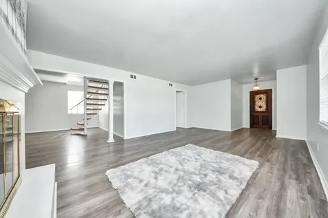 2711 Briarhurst Drive 18 Houston TX 77057