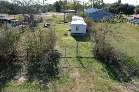 206 Crescent Drive Fresno TX 77545
