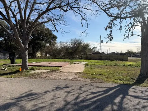 819 Collins Street Richmond TX 77469