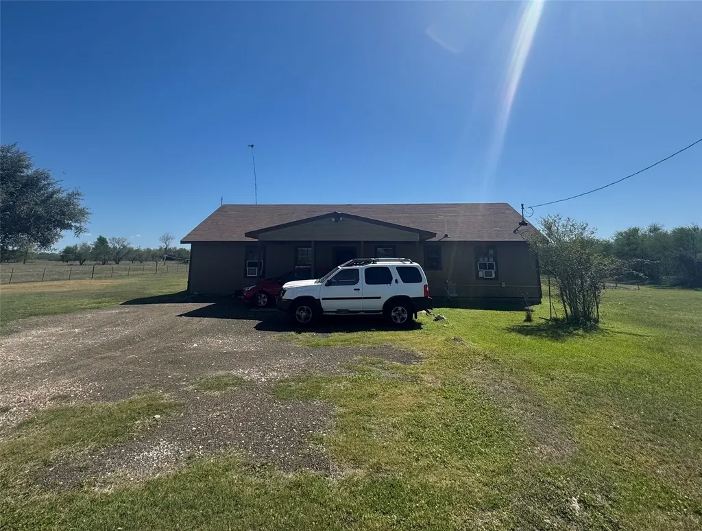 1904 Dodge Lane Wallis TX 77485
