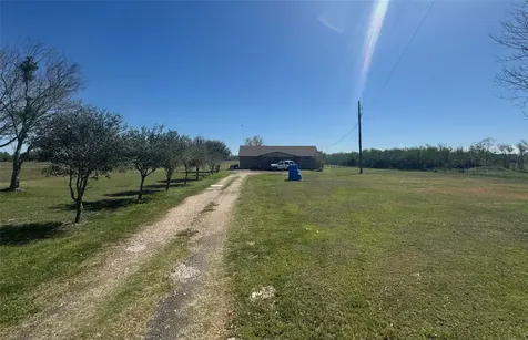 1904 Dodge Lane Wallis TX 77485