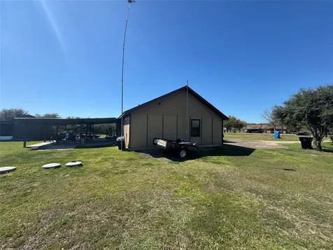 1904 Dodge Lane Wallis TX 77485