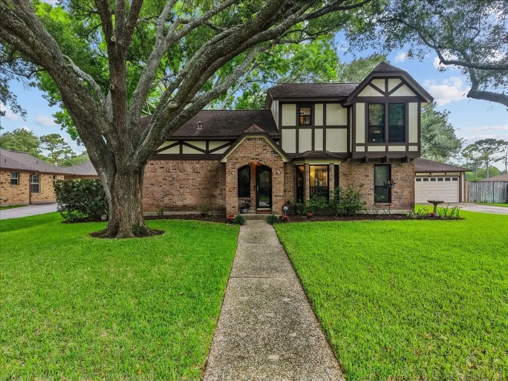 1810 Hunt Drive Friendswood TX 77546