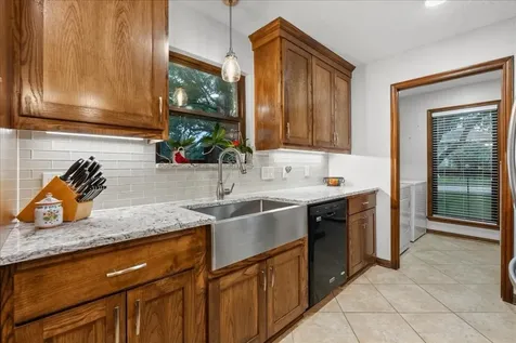 1810 Hunt Drive Friendswood TX 77546