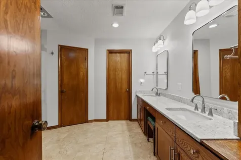 1810 Hunt Drive Friendswood TX 77546