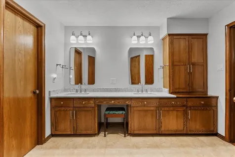 1810 Hunt Drive Friendswood TX 77546