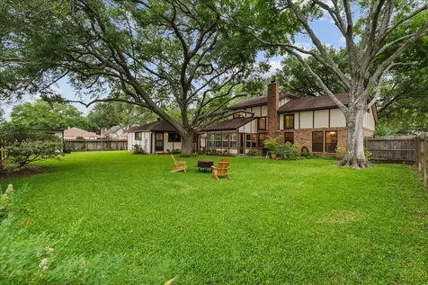 1810 Hunt Drive Friendswood TX 77546
