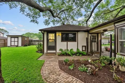 1810 Hunt Drive Friendswood TX 77546
