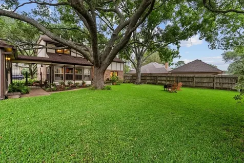 1810 Hunt Drive Friendswood TX 77546