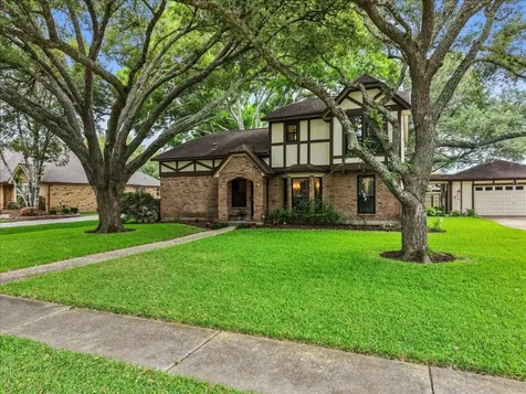 1810 Hunt Drive Friendswood TX 77546