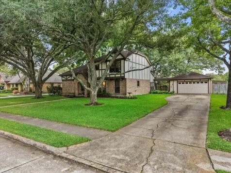 1810 Hunt Drive Friendswood TX 77546