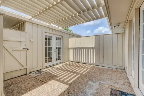 5869 Valley Forge Drive 102 Houston TX 77057