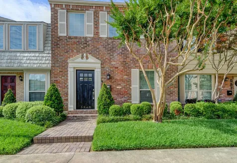 5869 Valley Forge Drive 102 Houston TX 77057