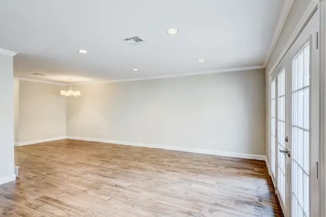 5869 Valley Forge Drive 102 Houston TX 77057