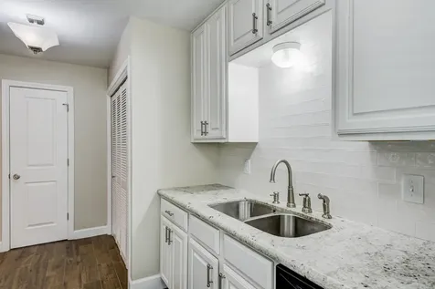 5869 Valley Forge Drive 102 Houston TX 77057