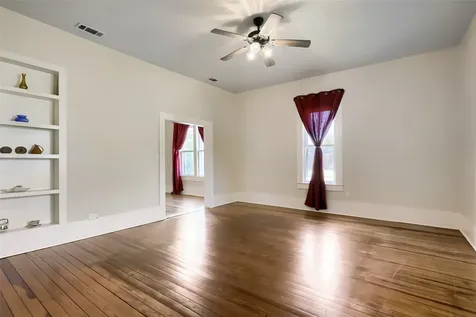 208 N Avenue B Elgin TX 78621