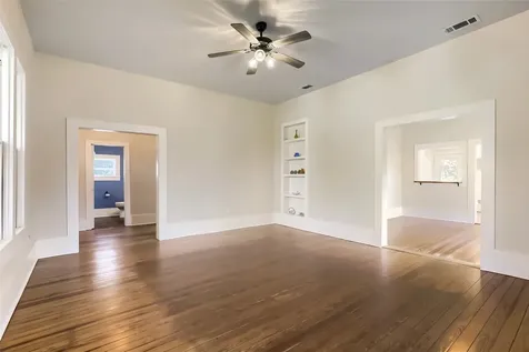 208 N Avenue B Elgin TX 78621