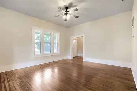 208 N Avenue B Elgin TX 78621