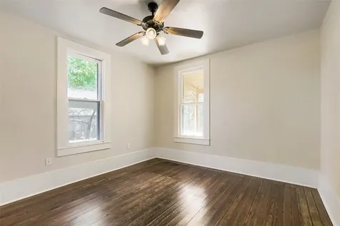 208 N Avenue B Elgin TX 78621