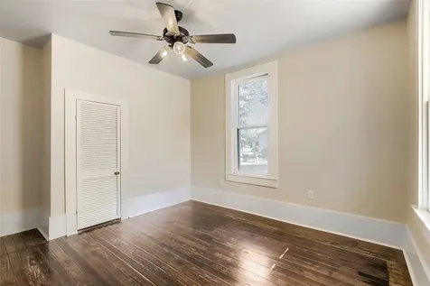 208 N Avenue B Elgin TX 78621