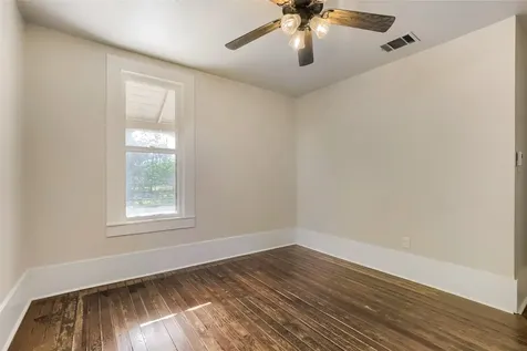 208 N Avenue B Elgin TX 78621