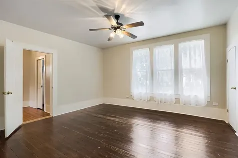 208 N Avenue B Elgin TX 78621