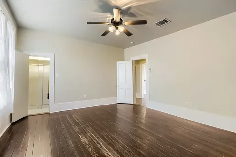 208 N Avenue B Elgin TX 78621