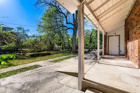 208 N Avenue B Elgin TX 78621