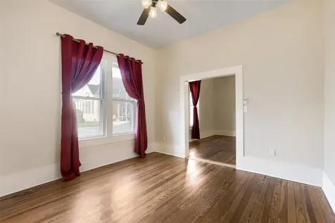 208 N Avenue B Elgin TX 78621