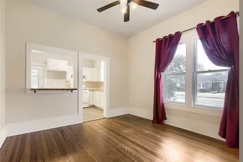 208 N Avenue B Elgin TX 78621