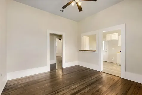 208 N Avenue B Elgin TX 78621