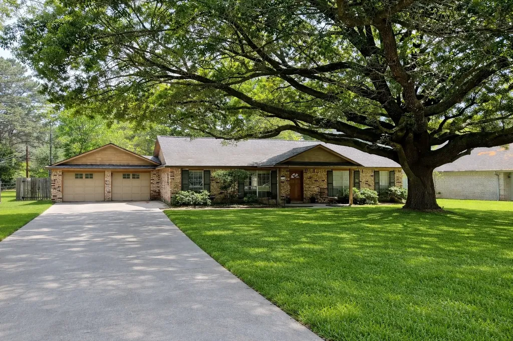 30706 Mckinney Drive Tomball TX 77375