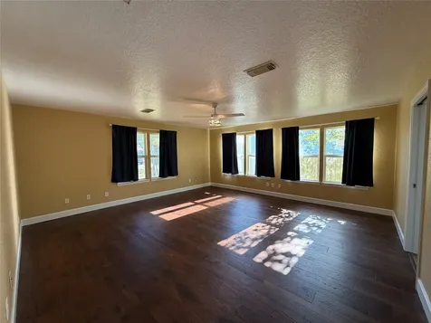 6421 S Ridgecrest Drive Hitchcock TX 77563