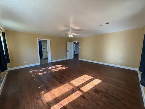 6421 S Ridgecrest Drive Hitchcock TX 77563