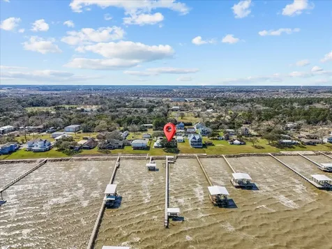 2823 Bayshore Drive Bacliff TX 77518
