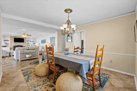 2823 Bayshore Drive Bacliff TX 77518